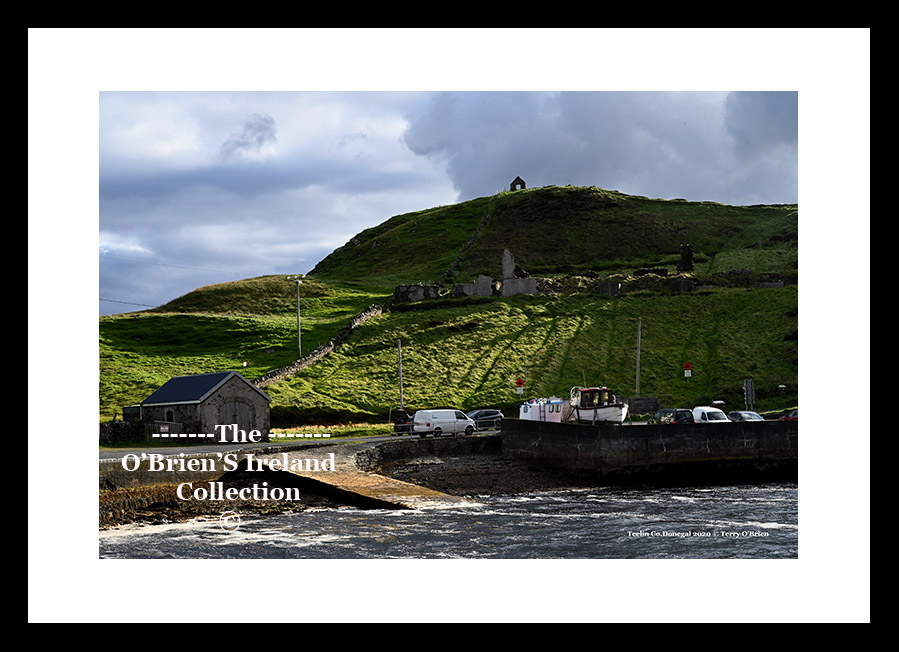 Teelin Harbour ~ Ruin of coastguard station ~ Rinnakill ~ Carrick ~ Co Donegal.....6173