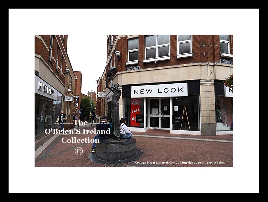 Limerick City      ~    "The Singer from Quimper" Sculpture    ~    Cruises Street    ~    Co.Limerick ....3847