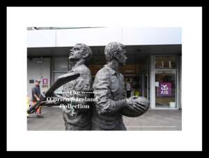 Limerick City    ~    "Hurler/Rugby" Sculpture   ~    O'Connell Street    ~    Co.Limerick ...3887